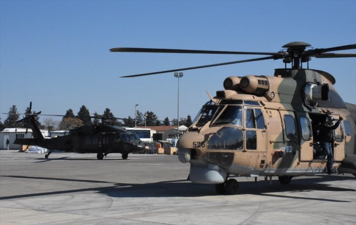 Mehmetçik, İncirlik Üssü'nde yardımların sevkiyatı için gece gündüz görev başında