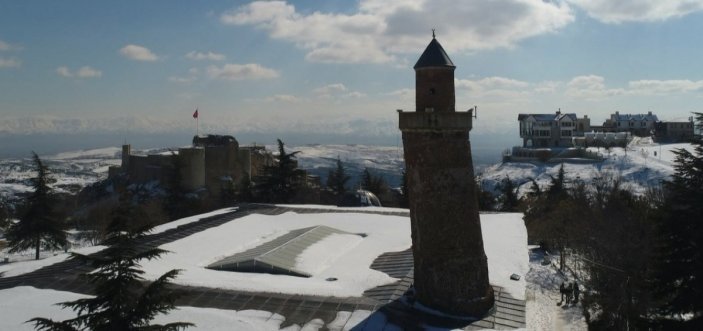 Depremde, Harput Ulu Camii'nin eğri minaresi yıkılmadı #1