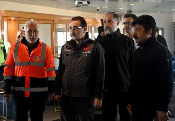 İskenderun'da depremzedelerin konaklaması için kruvaziyer gemisi tahsis edildi