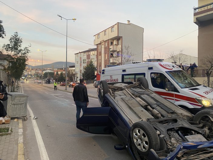 Kocaeli'de köpeğe çarpmamak için manevra yapan sürücü kaza yaptı