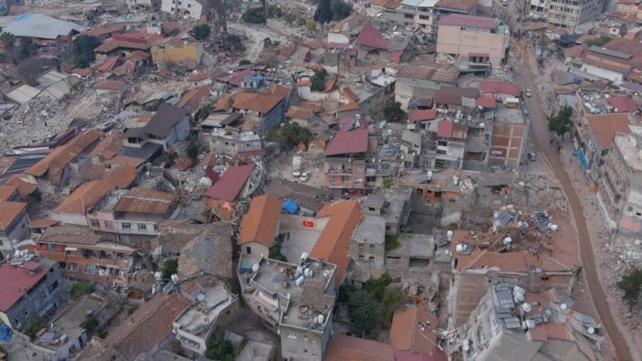 Hatay- Dünyanın aydınlatılan ilk caddesindeki tarihi yapılara bakanlık uyarı tabelaları astı #3