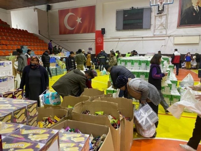 Adıyaman'da depremzedelere sosyal market açıldı