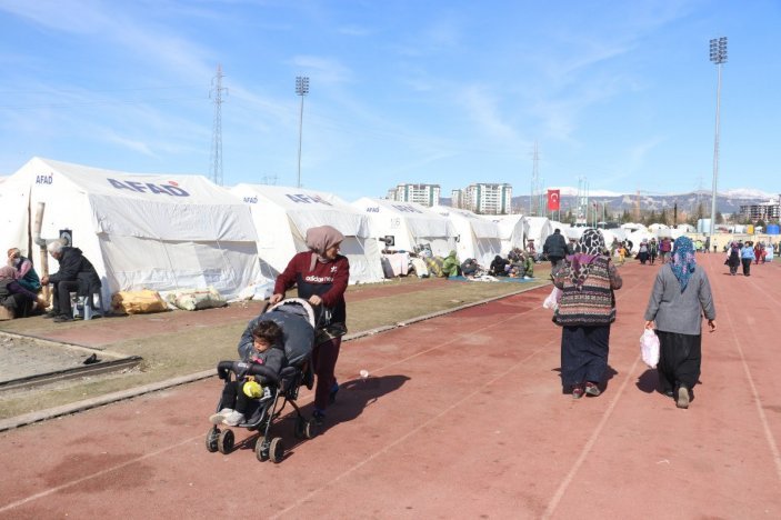 İranlı doktorlar, Adıyaman'da sahra hastanesi kurdu #3