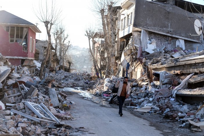 Kahramanmaraş'ın ara sokakları moloz yığınlarına teslim