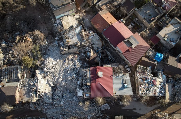 Kahramanmaraş'ın ara sokakları moloz yığınlarına teslim