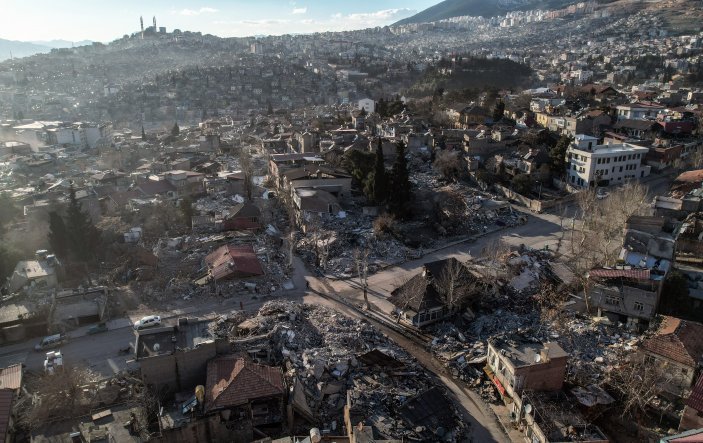 Kahramanmaraş'ın ara sokakları moloz yığınlarına teslim