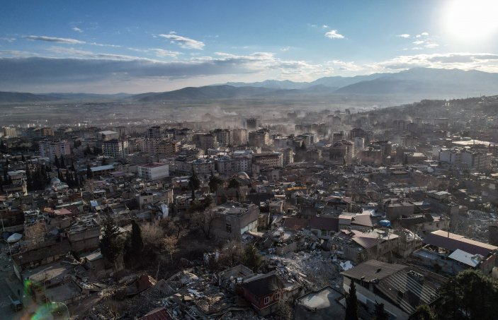 Kahramanmaraş'ın ara sokakları moloz yığınlarına teslim