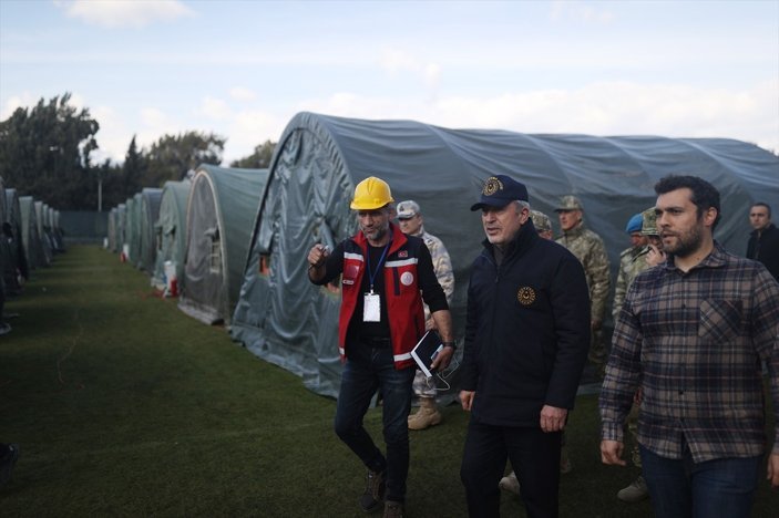 Milli Savunma Bakanı Hulusi Akar, deprem bölgesi Hatay'da incelemelerde bulundu