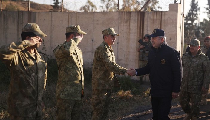 Milli Savunma Bakanı Hulusi Akar, deprem bölgesi Hatay'da incelemelerde bulundu