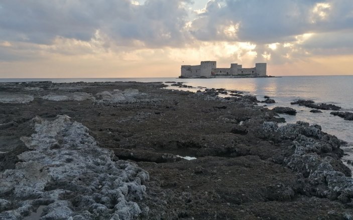 Kızkalesi'nde deniz suyu yaklaşık 100 metre çekildi