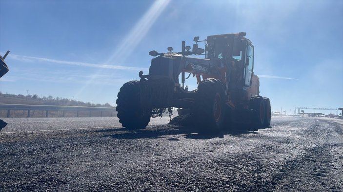 Kahramanmaraş'ta depremde hasar gören kara yolları onarılıyor