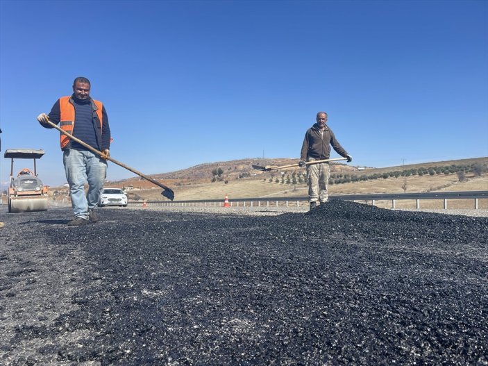 Kahramanmaraş'ta depremde hasar gören kara yolları onarılıyor