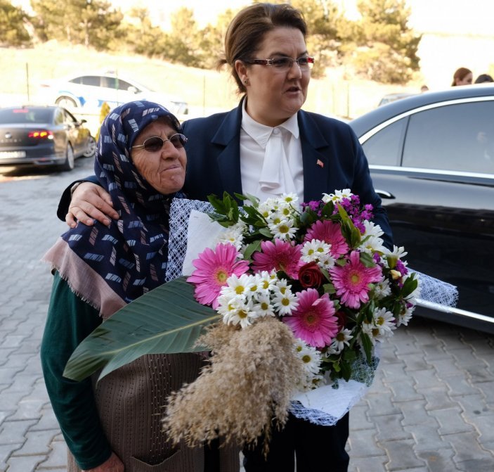 Bakan Yanık: Huzurevi sakini 68 depremzedemizi Konya'ya getirdik #2