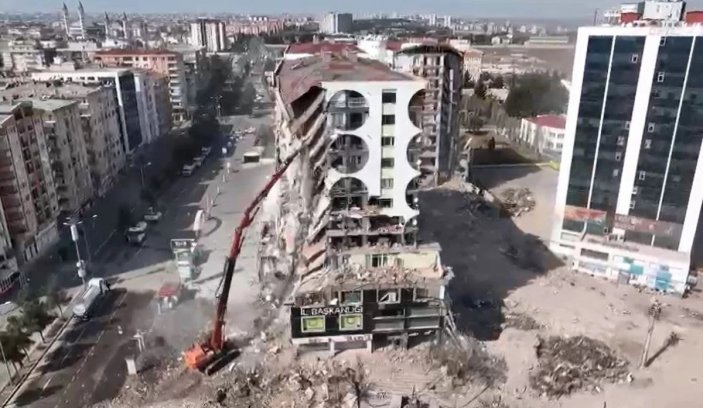 Diyarbakır’da yıkımın nedeni kolon kesme, zemin suyu ve çıkma balkon