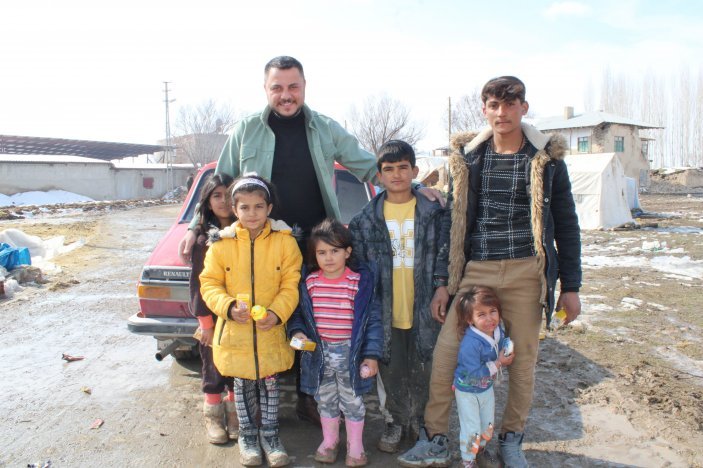 Ordu'da gördüğü rüyadan etkilenerek deprem bölgesine oyuncak dağıttı