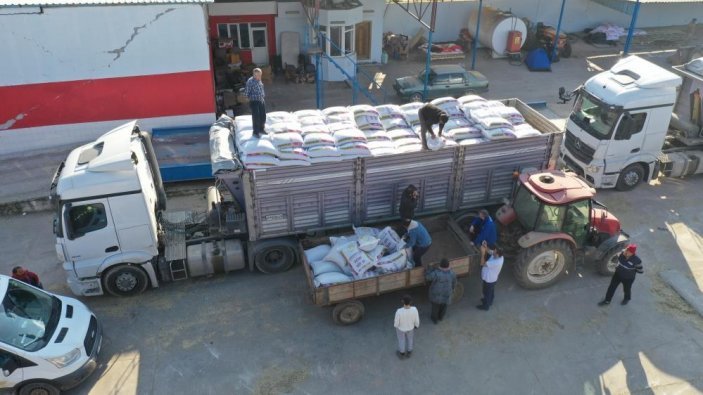 Konya Büyükşehir Belediyesi’nden Hataylı çiftçilere 10 tır yem desteği