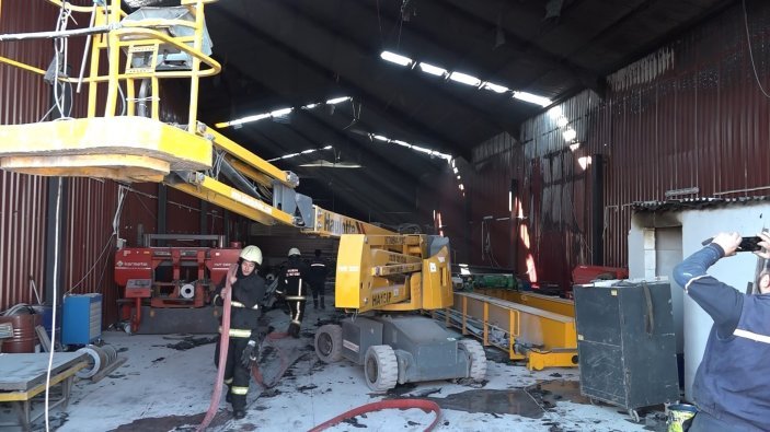 Bursa'daki metal fabrikasında yangın paniği! 3 imalathane küle döndü