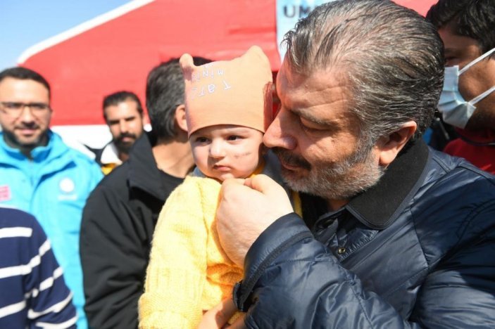 Sağlık Bakanı Fahrettin Koca, Adıyaman'da tedavi gören depremzedeleri ziyaret etti