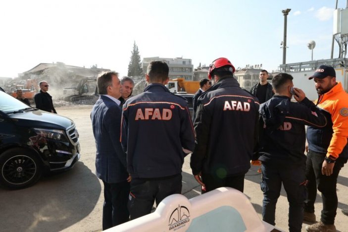 Abdullah Gül deprem bölgesinde: Yaralarımızı hep birlikte saracağız