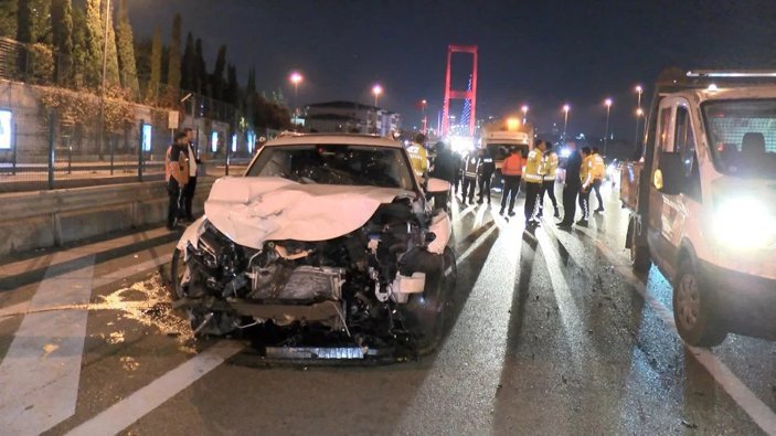 15 Temmuz Şehitler Köprüsü çıkılında arızalanan otomobilden inen sürücüye arkadan gelen araç çarptı