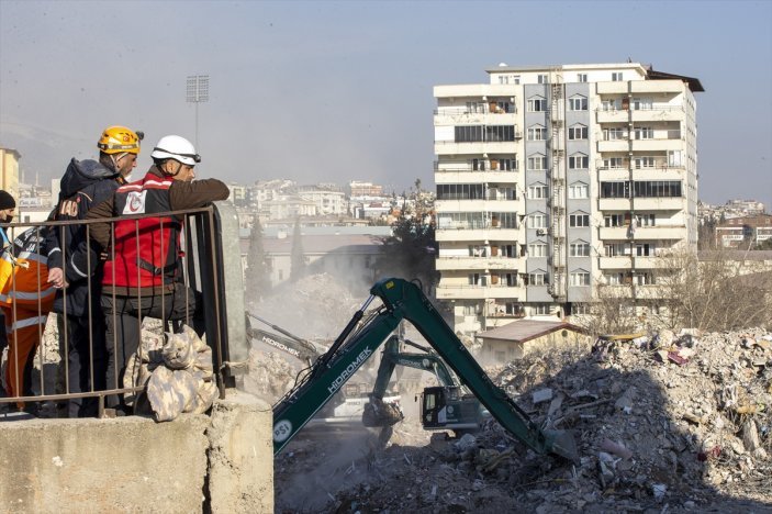 Elbistan'da günde 60 tane enkaz kaldırılıyor