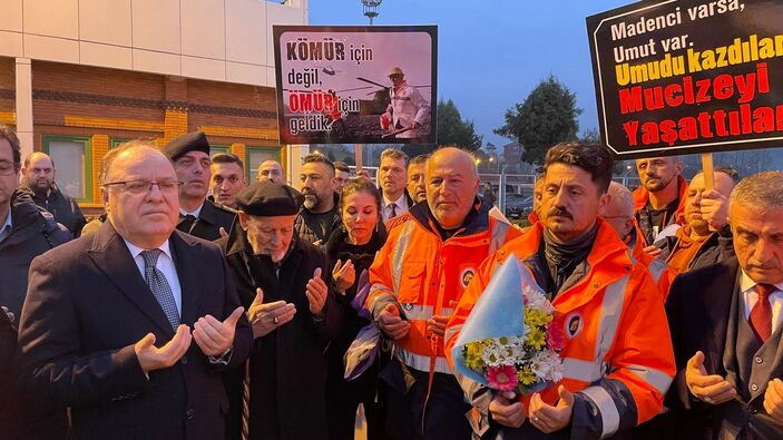 Görevleri biten madenciler Zonguldak'a döndü