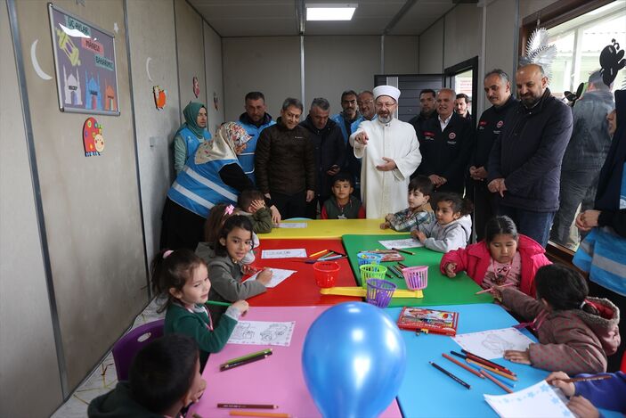 Diyanet İşleri Başkanı Ali Erbaş, Nurdağı'nda depremzedelerle bir araya geldi