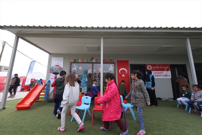 Diyanet İşleri Başkanı Ali Erbaş, Nurdağı'nda depremzedelerle bir araya geldi