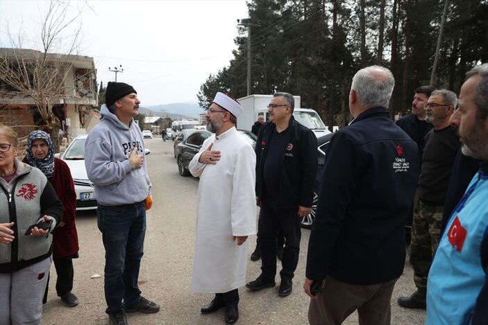 Diyanet İşleri Başkanı Ali Erbaş, Nurdağı'nda depremzedelerle bir araya geldi