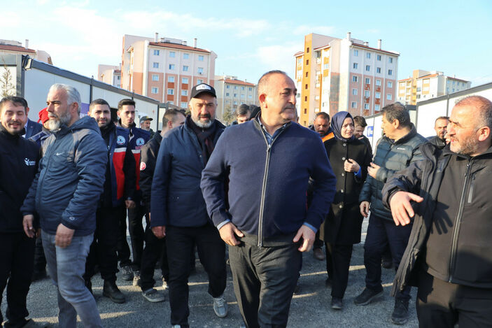 Bakan Çavuşoğlu: 90 ülkeden 11 bin 500 arama kurtarma ekibi geldi #7