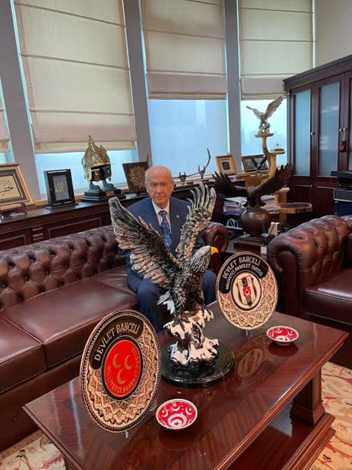 Devlet Bahçeli, Beşiktaş üyeliğinden ayrıldı