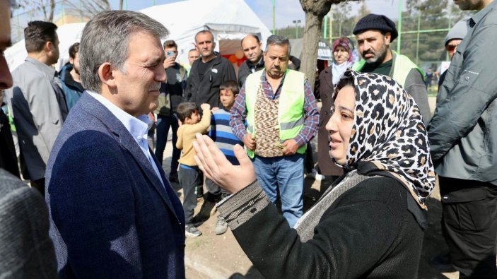 Abdullah Gül deprem bölgesinde: Yaralarımızı hep birlikte saracağız