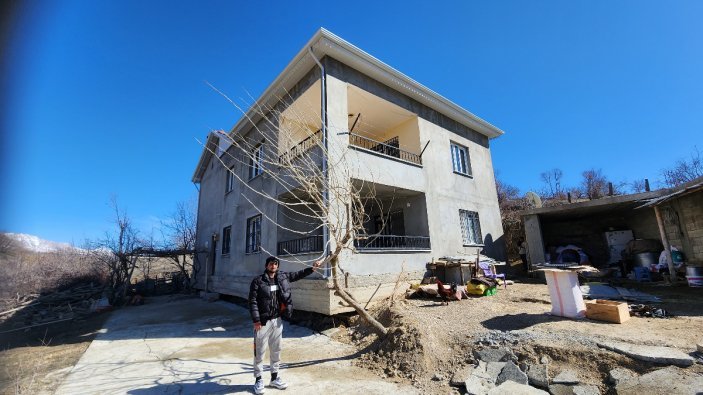 Adıyaman'da depremin ilginç etkisi ev yıkılmadan 2 metre ileriye kaydı