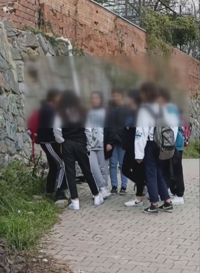 Arnavutköy'de kız öğrencilerin kavgası