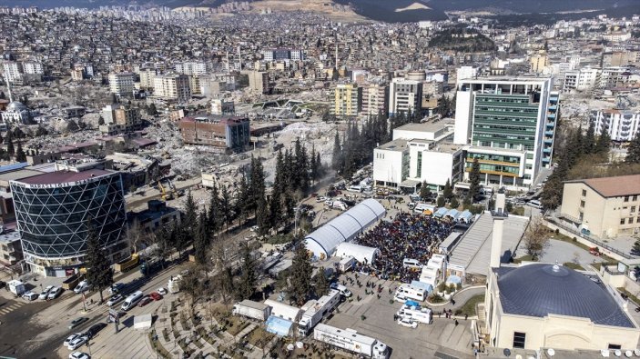 Depremzedeler için ülke genelinde gıyabi cenaze namazı kılındı