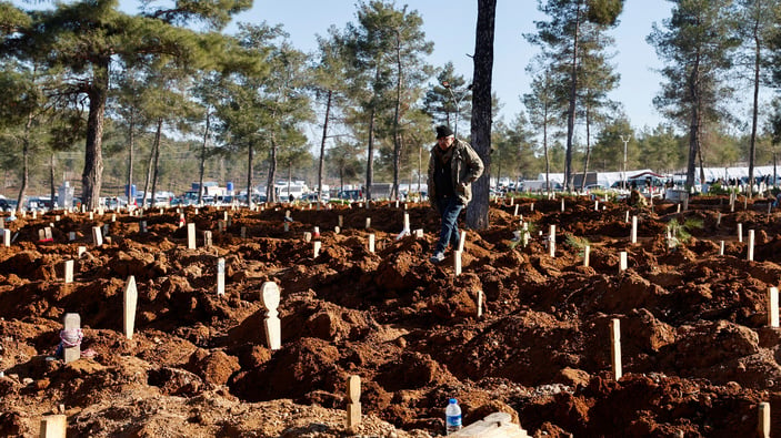 Deprem kayıplarımız toprağa veriliyor