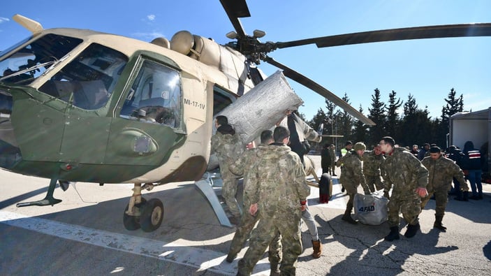 Gaziantep köylerine askeri helikopterle yardım dağıtıldı