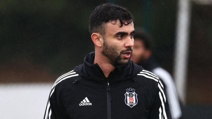 Ghezzal ısınmada sakatlanınca ilk 11'den çıkartıldı