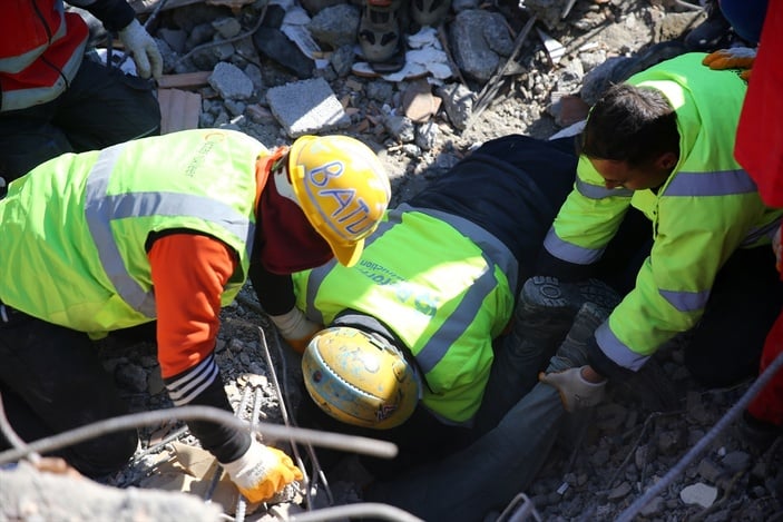 Hatay'da 56 saat sonra kurtarılan çocuk büyük sevinç yaşattı