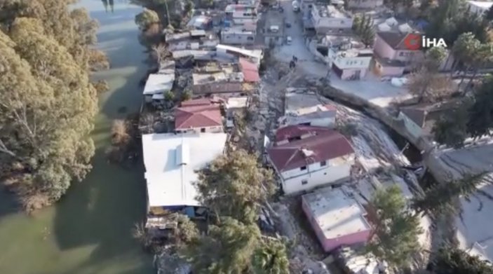 Hatay'da fay hattının geçtiği köy bu hale geldi