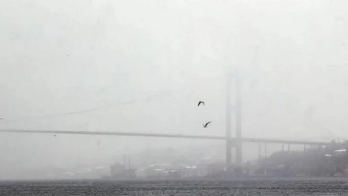 İstanbul Boğazı'nda gemi trafiği çift yönlü askıya alındı