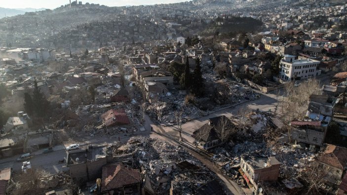 Kahramanmaraş'ın ara sokakları moloz yığınlarına teslim