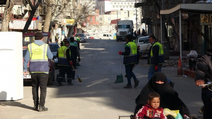 Kahramanmaraş’ta enkazlardan sonra sokaklar da temizleniyor