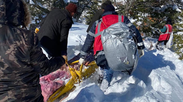 Kahramanmaraş'ta kar altındaki enkazdan sağ çıkarıldı