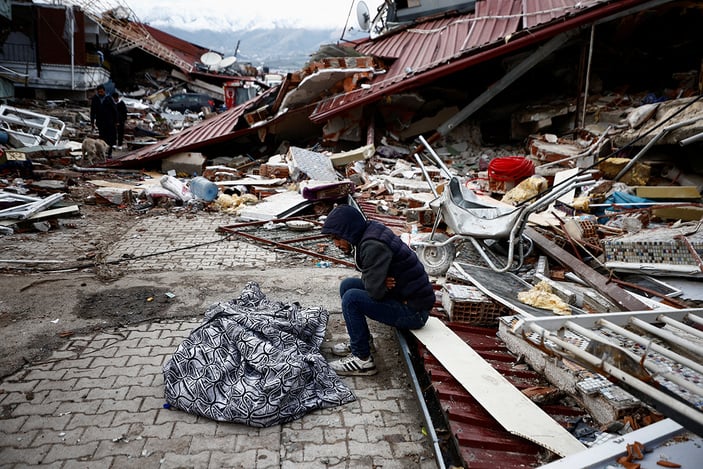 Reuters'ın objektifinden deprem sonrasında yaşananlar