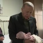 Cumhurbaşkanı Erdoğan, depremzede annenin kızına ezan okuyup, isim koydu