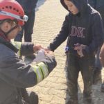 Hatay'da deprem bölgesinde yürek ısıtan görüntü