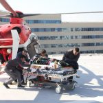 Deprem bölgelerindeki depremzedeler helikopter ambulansla sevk ediliyor