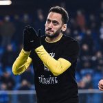 Hakan Çalhanoğlu ödülünü depremzedelere adadı