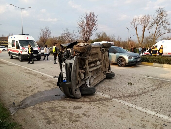 Bursa’da alkollü sürücü otomobiliyle takla attı